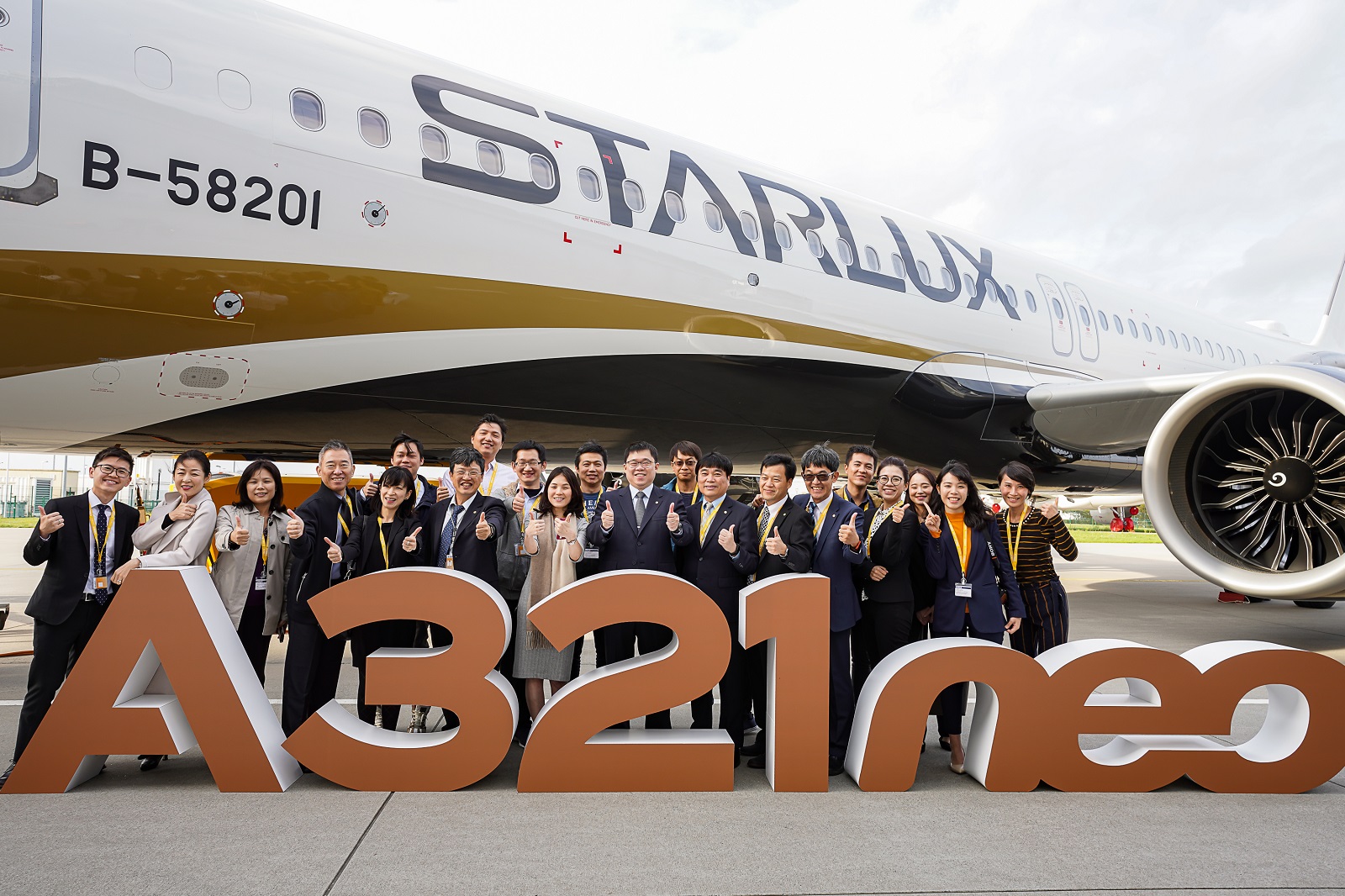 STARLUX tuyển dụng tiếp viên hàng không 2026 STARLUX tuyển dụng tiếp viên hàng không 2026